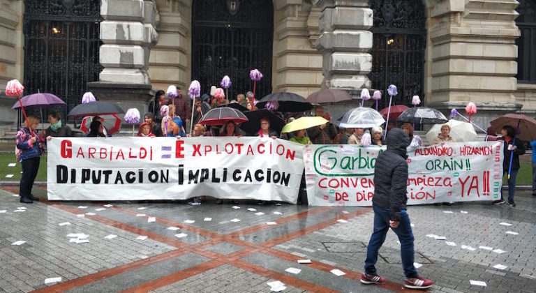 Bizkaiko Aldundiaren aurrean elkartu dira berriz Garbialdiko grebalariak