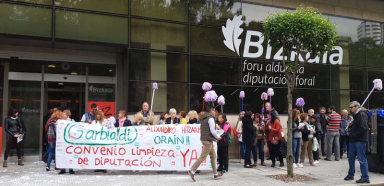 «Aurrerapausorik ikusten ez badugu, deialdi berriak luzatuko ditugu», adierazi dute Garbialdiko langileek