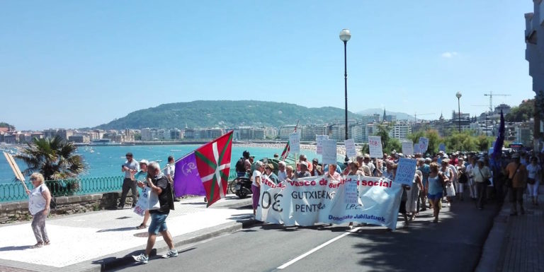 Pentsio duinak aldarrikatu ditugu EHUko Udako Ikastaroen aurrean