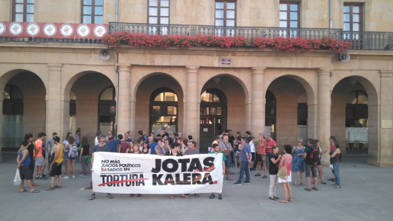 Ayer mostramos nuestra solidaridad a “Jotas” en Tafalla
