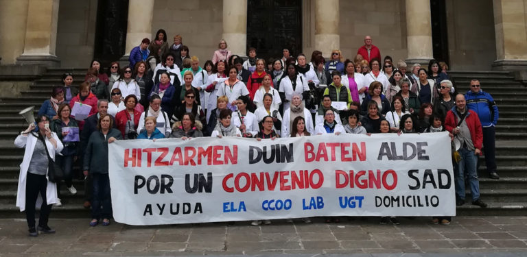 Las trabajadoras de ayuda a domicilio de Araba en huelga