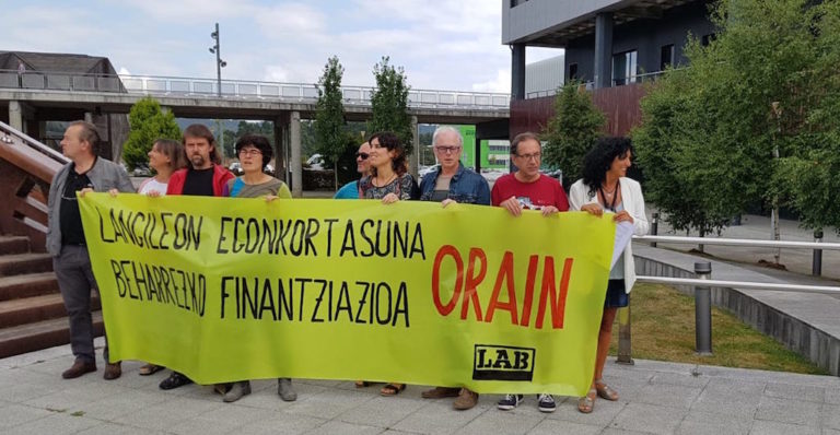 Nos hemos movilizado en la apertura del curso de la UPV/EHU para pedir estabilidad laboral y financiación suficiente
