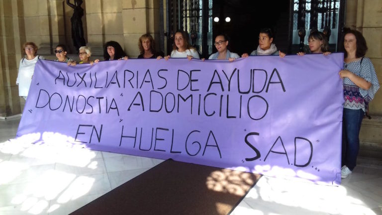 Las trabajadoras del servicio de ayuda a domicilio de Donostia convocan paros parciales