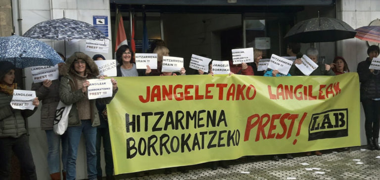 Nos hemos movilizado en Donostia para pedir un convenio digno para las trabajadoras de comedores escolares de la CAV