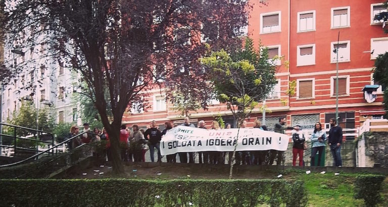 Las limpiadoras de edificios municipales de Basauri están muy contentas porque Uni2 les aplicará la subida salarial que les debía