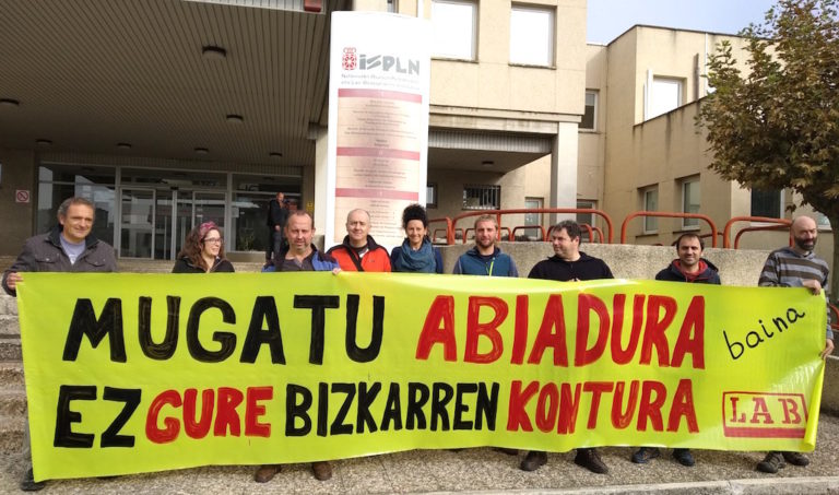 Las y los conductores de autobuses han llevado su propuesta al Instituto Navarro de Salud Laboral y a Osalan