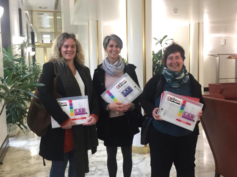 Hemos registrado firmas de las familias de Haurreskolak para que el primer ciclo de Educación Infantil sea de 0 a 3 años