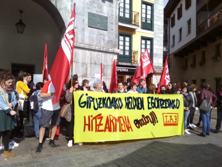 Gipuzkoako helduen egoitzetako hitzarmena aldarrikatu dugu berriro