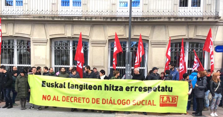 Elkarrizketa sozialaren helburua patronalaren eta Jaurlaritzaren politikei zilegitasuna ematea dela salatu dugu Legebiltzarrean
