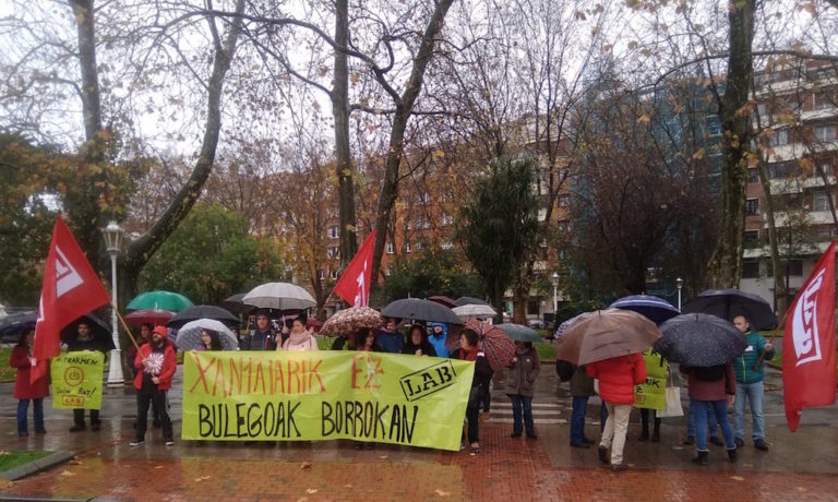 Bulego eta langeletako langileen aldarria Euskalduna jauregira iritsi da