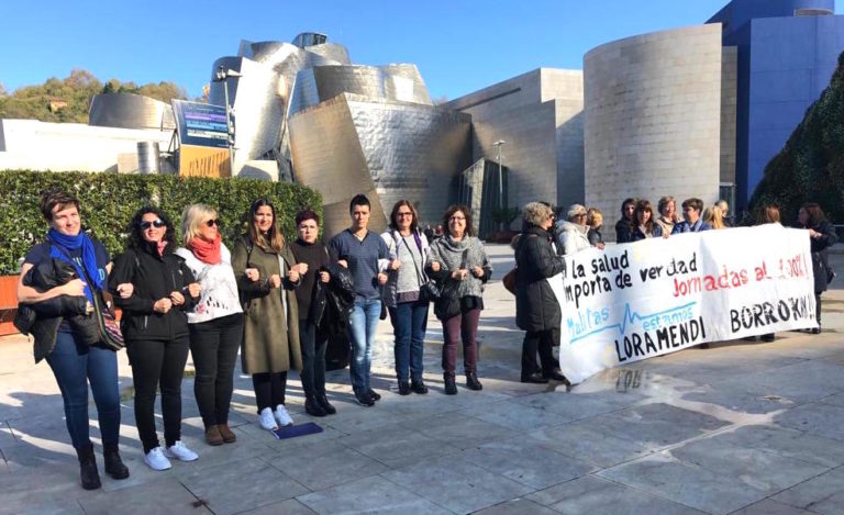 Todos los grupos políticos del Ayuntamiento de Erandio respaldan a las huelguistas de Loramendi