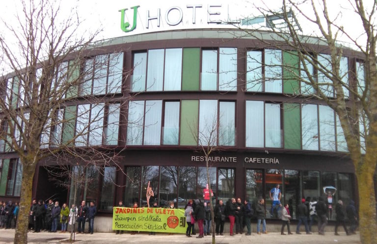 Gasteizko Jardines de Uleta hotelean gertatutako kaleratzea eta jazarpen sindikala salatu dugu