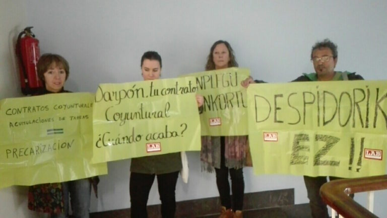 Urkullu eta Darponen aurrean protesta egin dugu Gasteizen