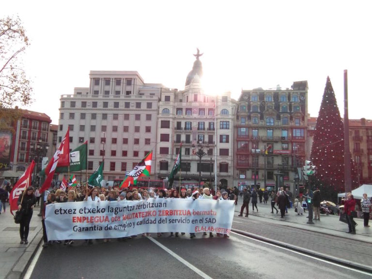 Bizkaiko etxez etxeko laguntza zerbitzuko langileak greban murgilduta daude bete-betean