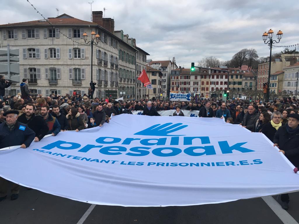 Cabecera de la movilización de Baiona.