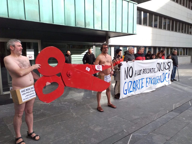 Barakaldoko Udal Gobernuak egindako murrizketak salatu ditugu