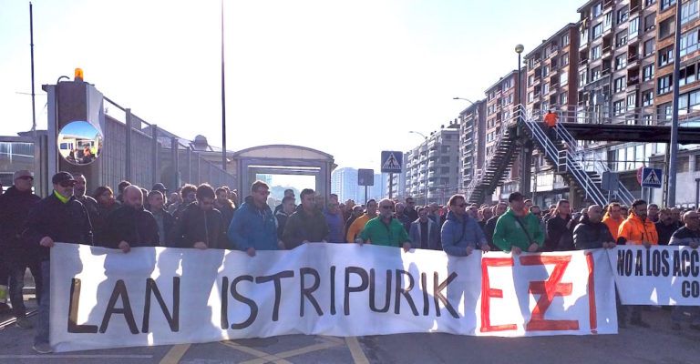 Bilboko Portuko langileak mobilizatu dira, lankidearen lan heriotza salatzeko