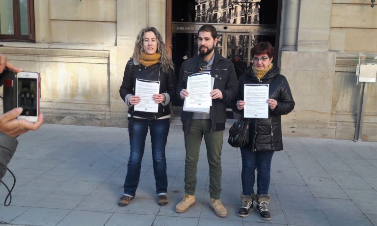 Hemos solicitado al Parlamento de Navarra que adopte decisiones para hacer frente a las injerencias de Madrid en contra del derecho a decidir y en perjuicio de los trabajadores y trabajadoras navarras