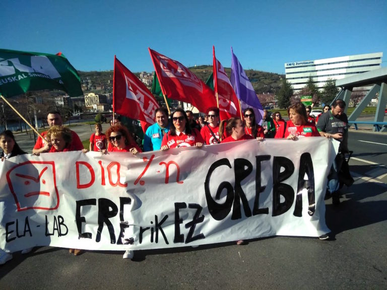 Las y los trabajadores de los supermercados DIA han realizado huelga en favor del empleo y de unas condiciones laborales dignas