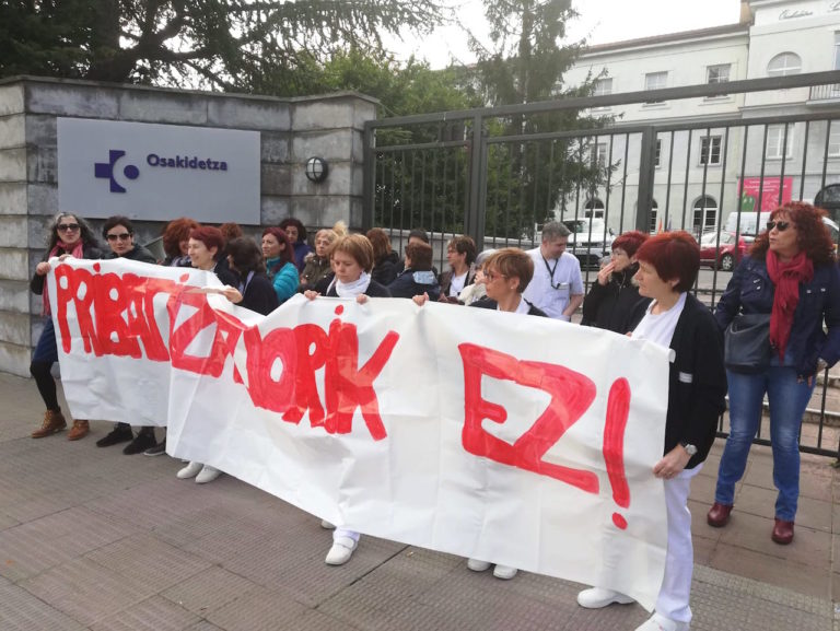 Los y las operarias de la Red de Salud Mental han exigido códigos de plaza en Gasteiz