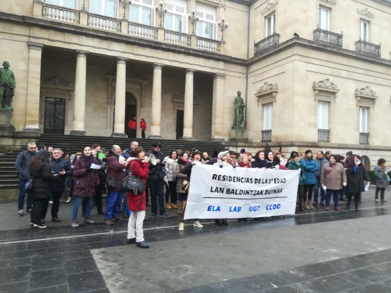 Hemos denunciado las condiciones laborales y de atención de las residencias de mayores de Araba