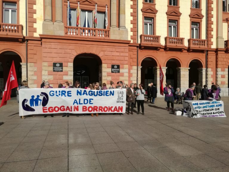 La plantilla de la residencia Egogain vuelve a salir a la calle