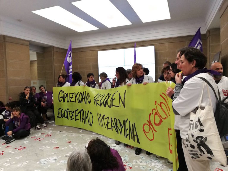 LABek lanuzteetara deitu ditu Gipuzkoako helduen egoitzetako langileak, patronalaren blokeoaren aurrean