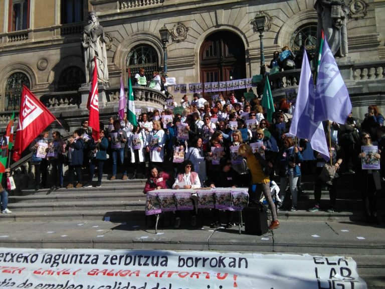 Las trabajadoras del servicio de ayuda a domicilio de Bizkaia remarcan el valor y la importancia social de su labor
