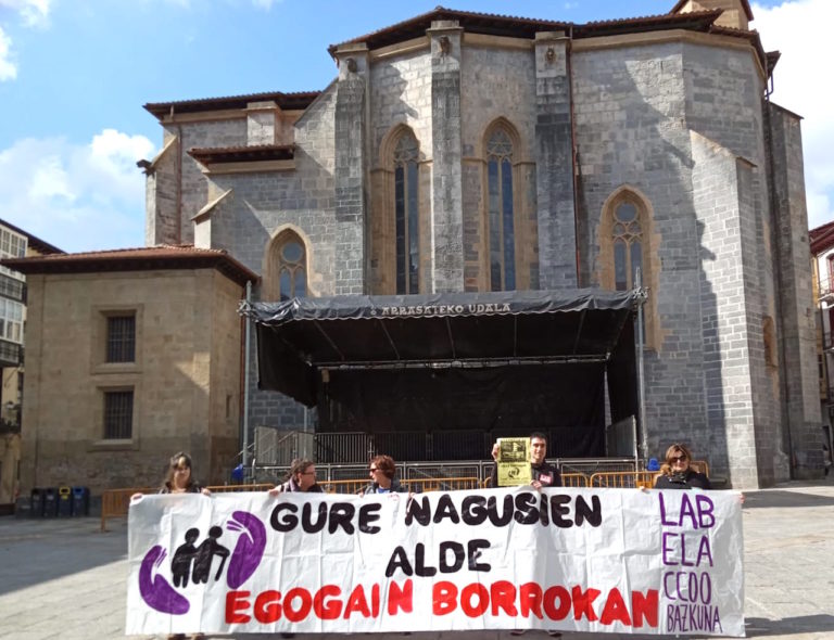 Arrasatera eraman dute protesta Eibarko Egogain helduen egoitzako langileek