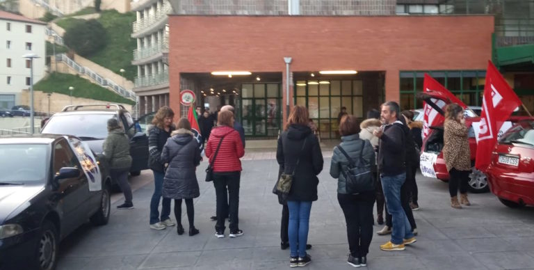 Autoz ere egin dute protesta Egogain helduen egoitzako langileek