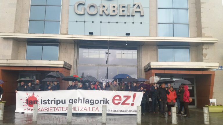 Azken lan heriotza salatu dugu Gorbeia merkataritza gunean bertan