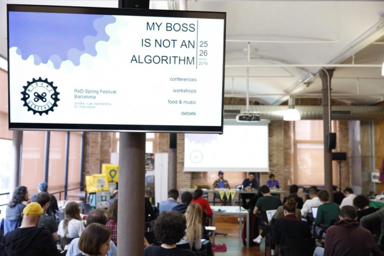 Plataforma digitalen bitartez banaketan aritzen diren langileak antolatzea duintasun afera bat da