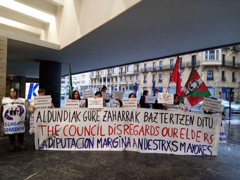 «Kalean uso, etxean otso», leporatu diote Aldundiari Egogain helduen egoitzako langileek