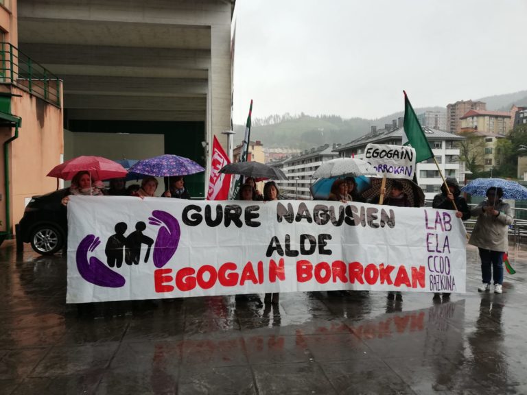 Egogain helduen egoitzako langileen borrokak aurrera darrai