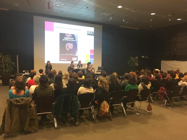 «Emakumeen* gaixotasunak bistara» jardunaldia dela eta, elkarrekin hausnartzen aritu gara egungo errealitatean elkarrekin eragiteko