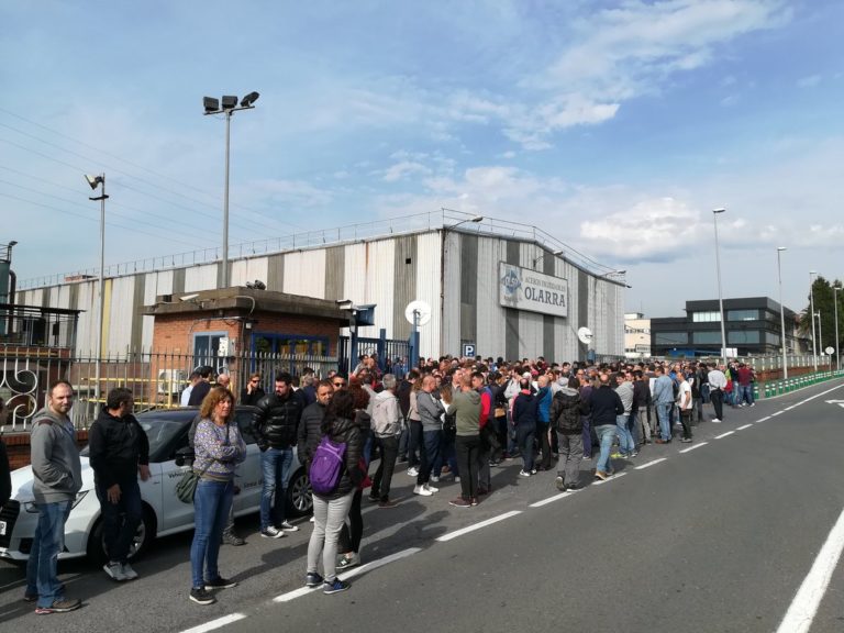 Aceros Olarran hildako langilea gogoan izan dute