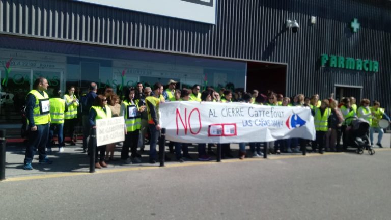 Las y los trabajadores de Carrefour Las Cañas de Viana se movilizan en contra del cierre del centro comercial