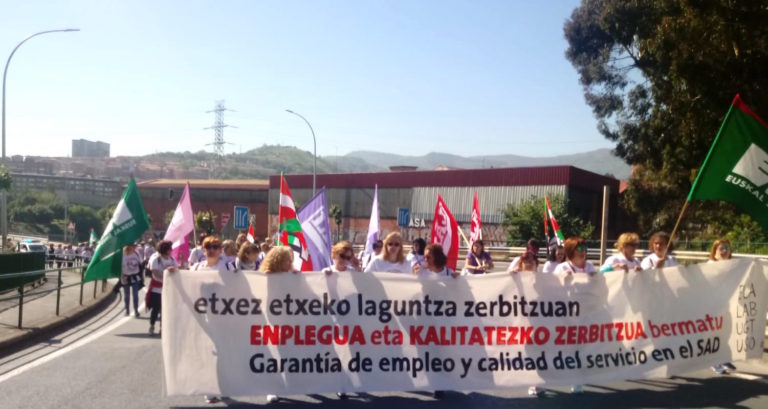 Bizkaiko Etxez Etxeko Laguntza Zerbitzuko langileak greban dira gaur ere, enplegua eta kalitatezko zerbitzuaren alde