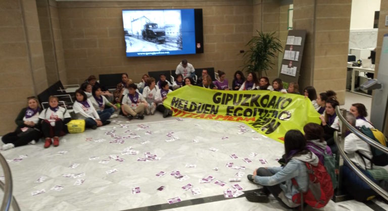 Gipuzkoako Foru Jauregia okupatu dugu, helduen egoitzetan hitzarmen duin bat aldarrikatzeko