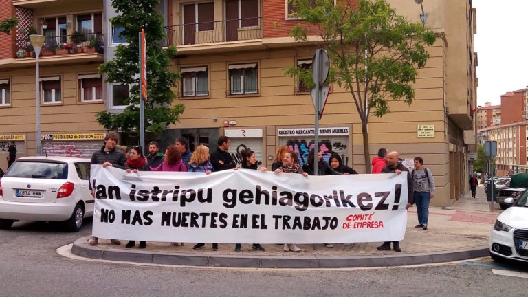 Tuteran hildako emakume langilearen heriotza salatu dugu