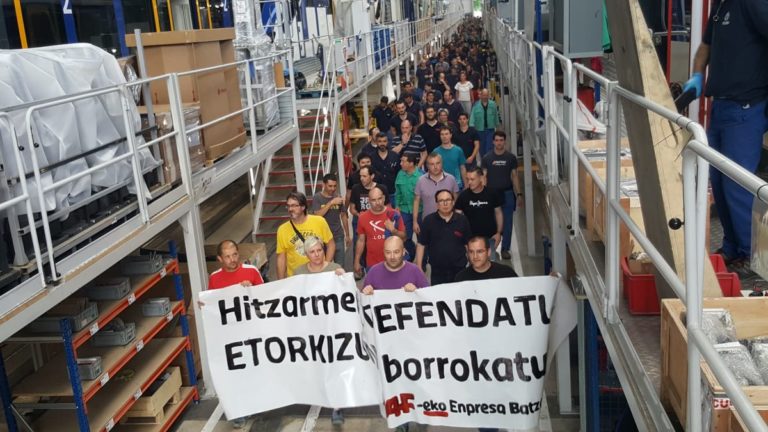 CAFeko langileak hitzarmenaren alde ari dira mobilizatzen