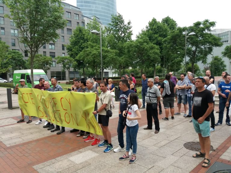 Las y los trabajadores de Alurecy se movilizan en contra del cierre de la planta de Elgeta