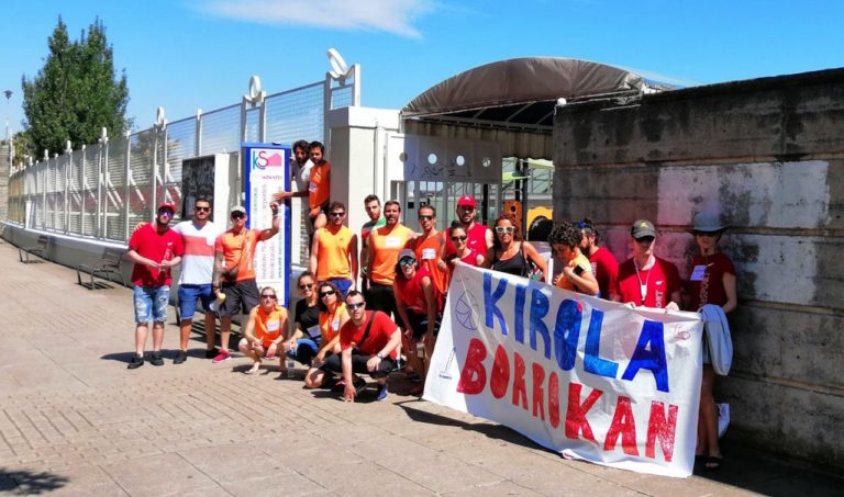Lanuzteak egiten ari dira Bizkaiko kiroldegi eta kirol zelaietako langileak
