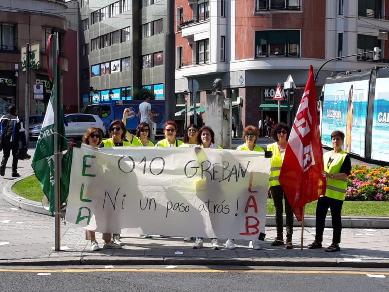 Bilboko Udaleko 010 zerbitzuko langileek ekaineko bigarren greba eguna egin dute