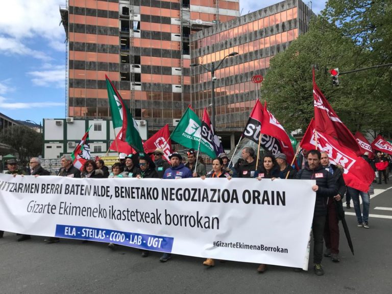 Patronala mahaira proposamen eta planteamendu berririk gabe berriro etortzeak agerian utzi du Gizarte Ekimeneko ikastetxeetako gatazka konpontzeko negoziaketarako aldarterik eza