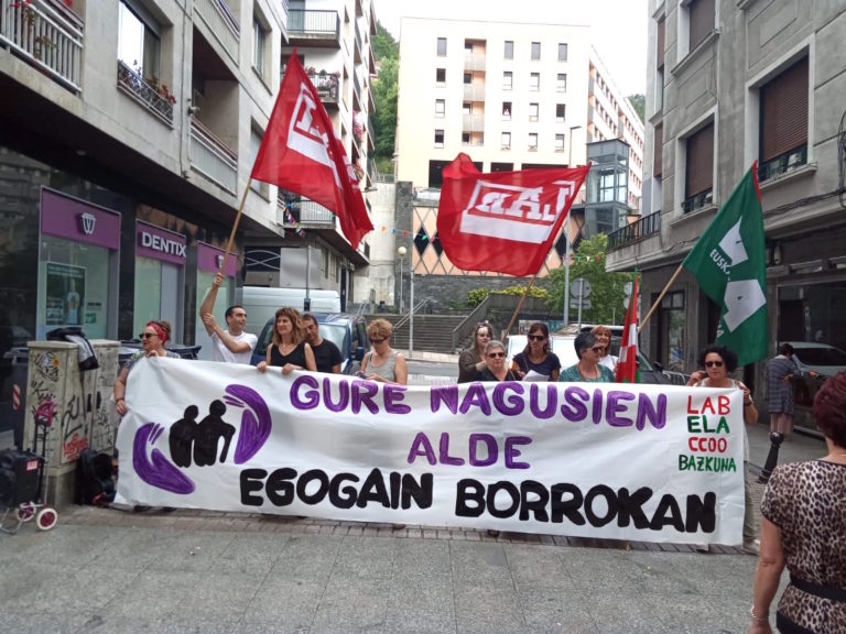 Egogain helduen egoitzako langileek protestekin jarraitzen dute