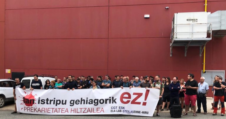 La mayoría sindical nos hemos concentrado hoy en Arbizu, ante la empresa Lakber, en denuncia de la precariedad que causa los accidentes de trabajo
