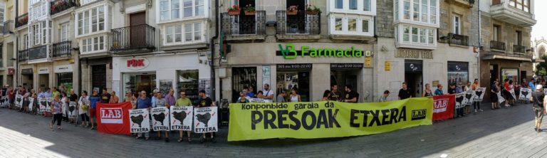Mobilizazioa egin dugu gaur Gasteizen, euskal presoen eskubideen alde
