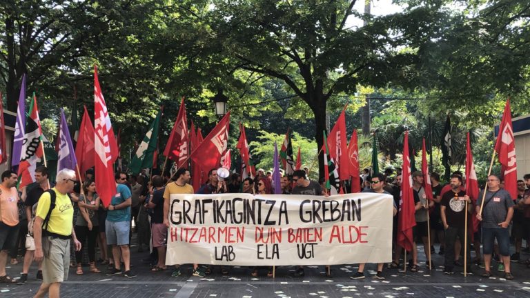 Donostiara eraman dute protesta papergintza eta grafikagintzako langileek