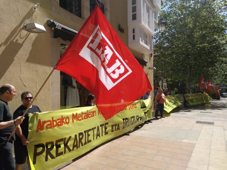 Eragin orokorreko hitzarmen duina exijitzen dugu Arabako metalgintzan